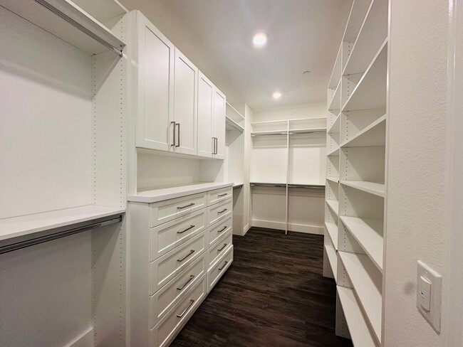 Building Photo - Luxury Estate in Exclusive Gated Community of Orchard Hills