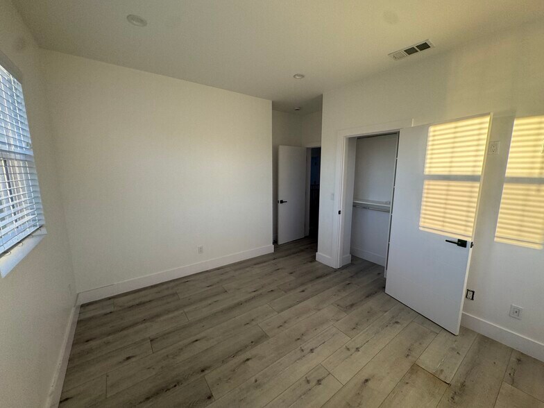 Building Photo - 5919 Dauphin Ave