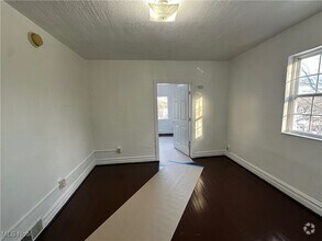 Building Photo - 740 Fern St