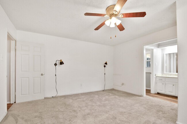 Building Photo - 4818 73rd St