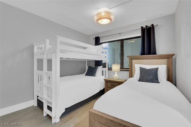 Building Photo - 890 S Collier Blvd