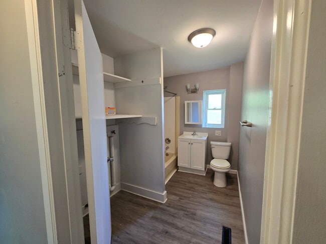 Building Photo - 2 Bedroom House