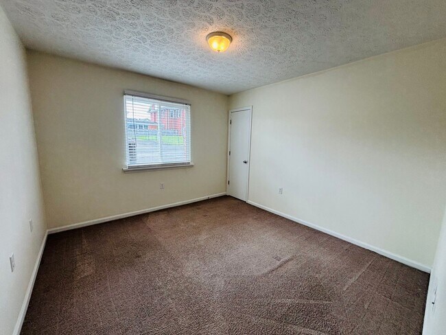 Building Photo - 1013 Grove Ave