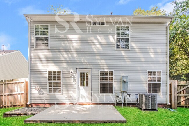 Building Photo - Spacious 3BR Home with Garage!