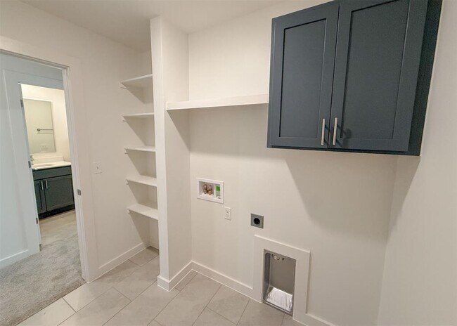 Building Photo - 13112 Maplewood Ave