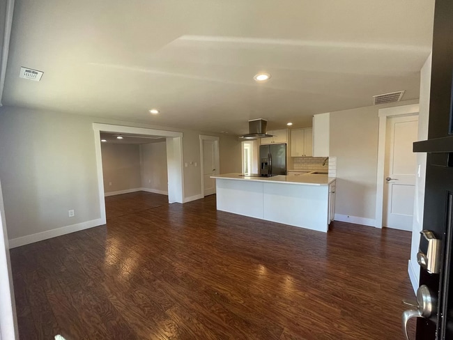 Building Photo - 1144 N 160th St