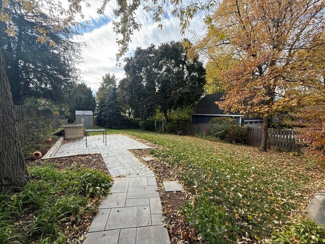 Building Photo - 327 Euclid Ave