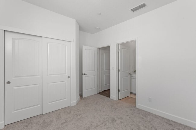 Building Photo - Gorgeous 1 Bed, 1 Bath Property