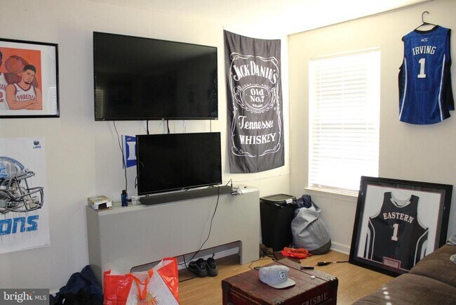 Building Photo - 107 Ellis St