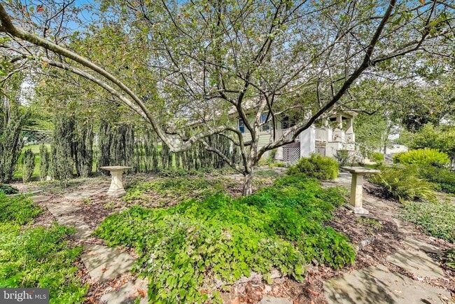 Building Photo - 2400 Valley Way