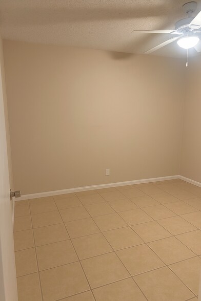 Bedroom 2 / Office - 5626 Struthers Ct