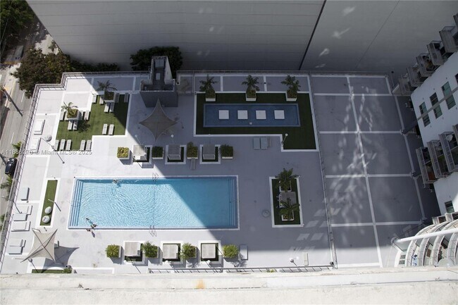 Building Photo - 690 SW 1st Ct