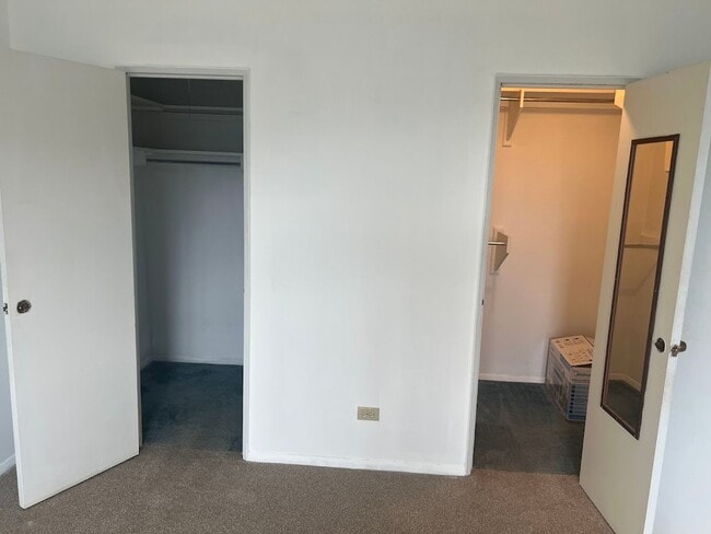 Building Photo - Spacious One Bedroom Apartment- City views!