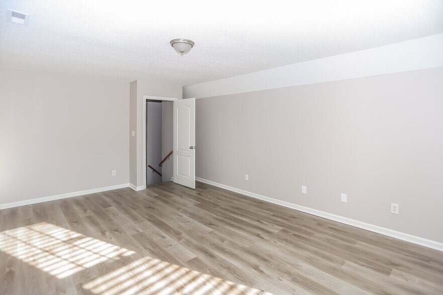 Building Photo - 873 Raindrops Rd