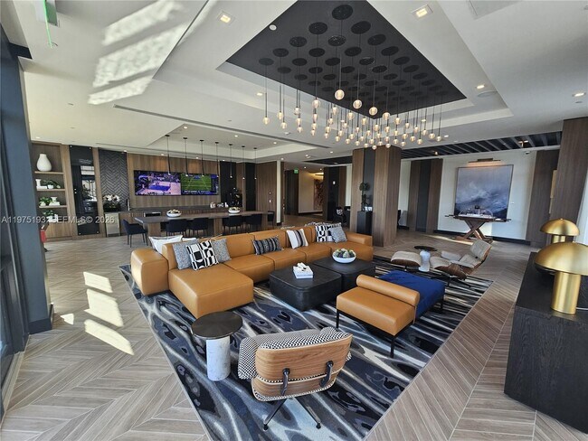 Building Photo - 1650 NE 124th St