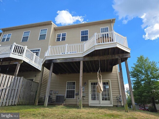 Building Photo - 25550 Oak Medley Terrace