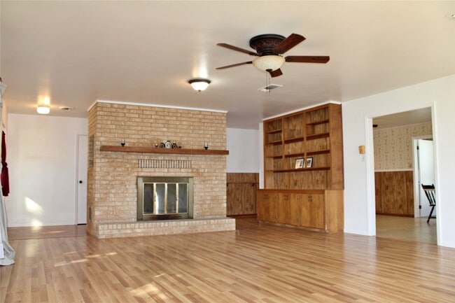 Building Photo - 218 Smith St