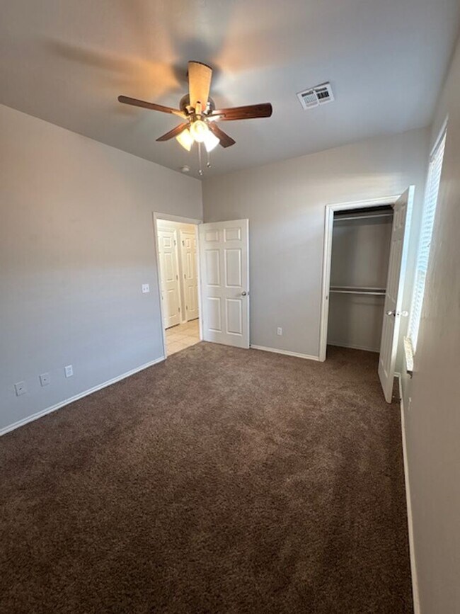 Building Photo - 3br 2ba duplex with 2 car garage!