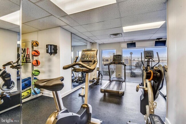 Building Photo - 501 Slaters Ln