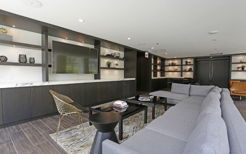 Building Photo - 729 N Hudson Ave