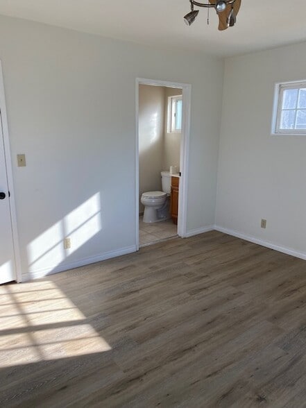 Building Photo - 13902 Glenn Dr