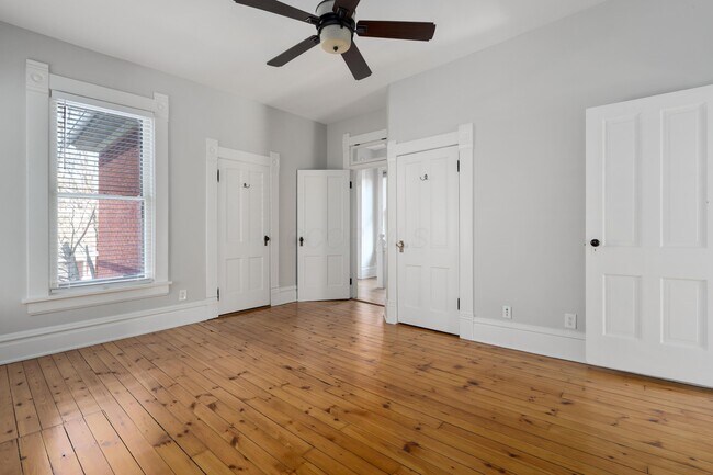 Building Photo - 281 Reinhard Ave