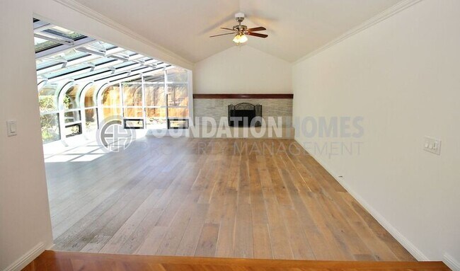Building Photo - 373 San Luis Way