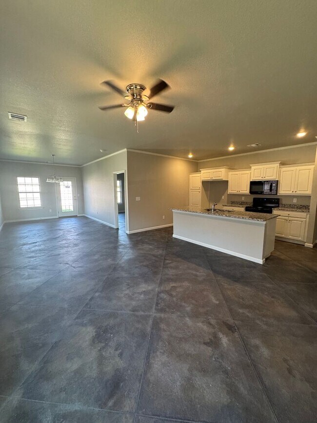 Building Photo - Large 3bedroom 2 bathroom New built 2025 1...