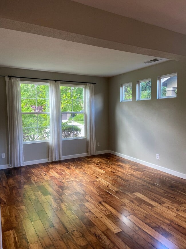 Building Photo - Parkway Beauty - 4 Bdrm, 2.5 Bath