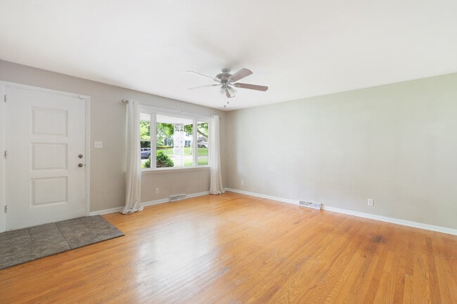 Building Photo - 7116 Claybourne Ave