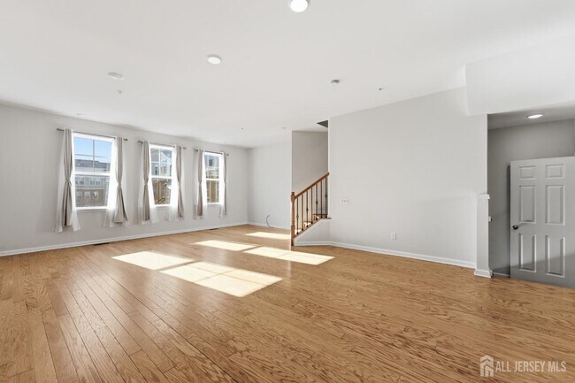 Building Photo - 38 Bond St