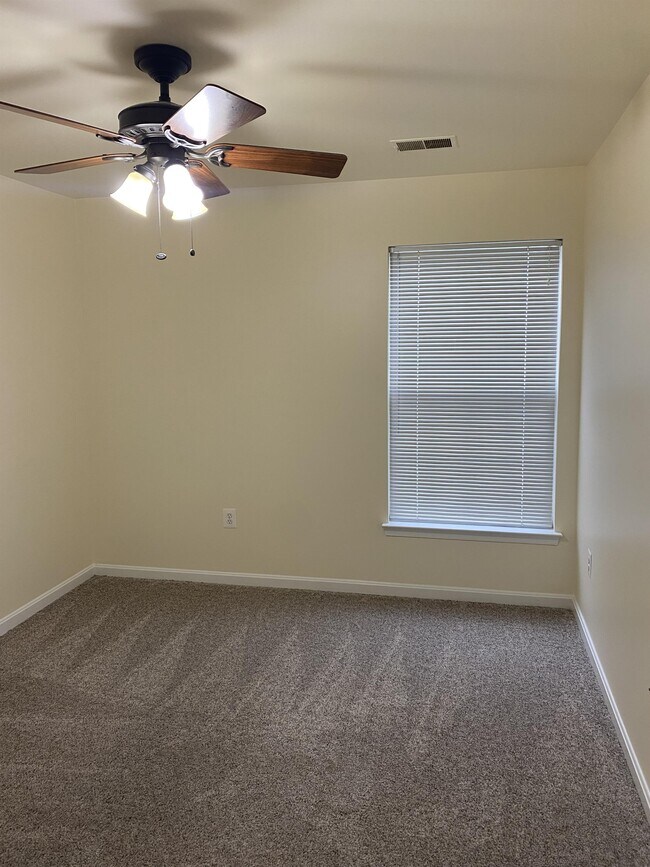 Building Photo - 597 Cawley Dr