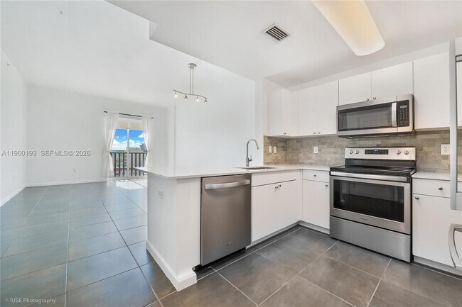 Building Photo - 10 Aragon Ave