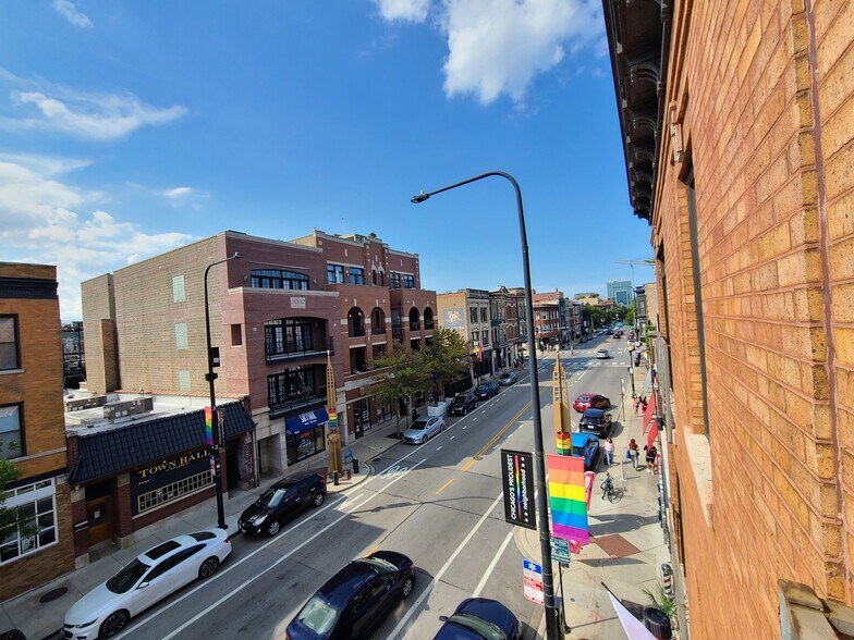 Building Photo - 3335 N Halsted St