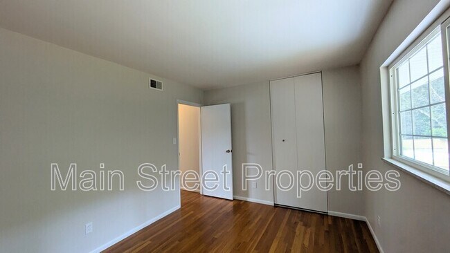 Building Photo - 2117 Pullman Cir