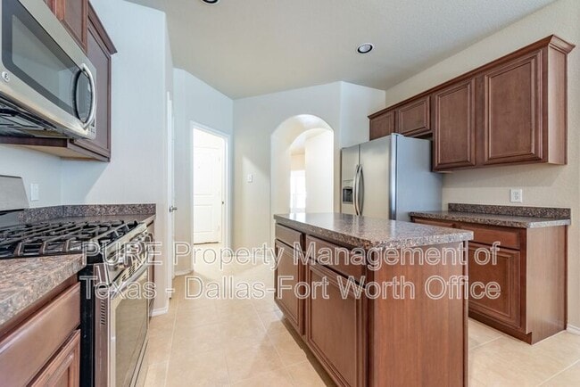 Building Photo - 1012 Lake Hollow Dr