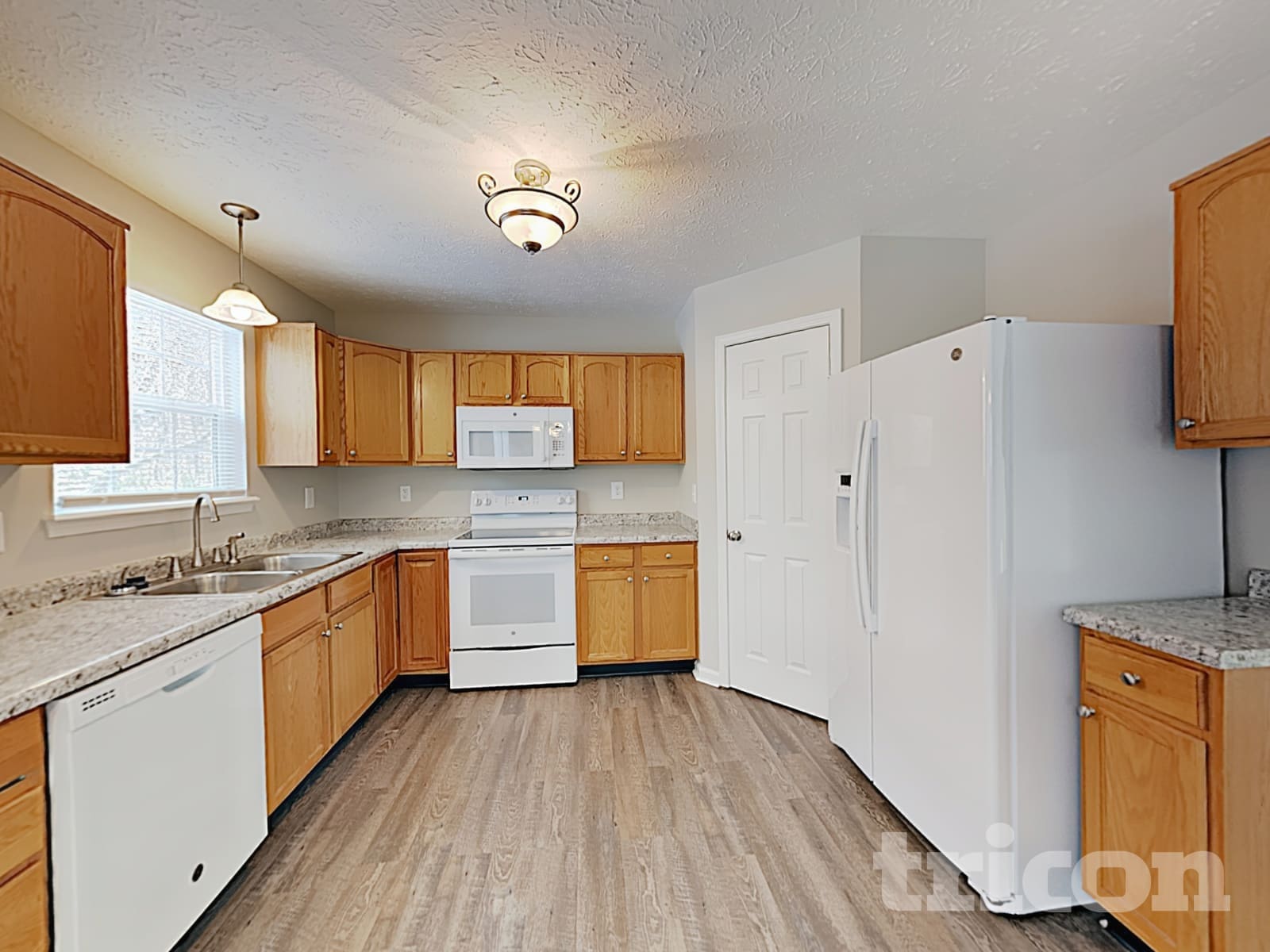 Building Photo - 10740 Snowdrop Way