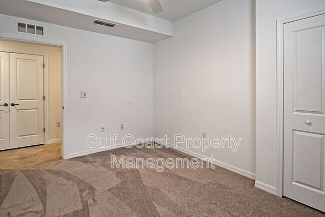 Building Photo - 5703 N Honore Ave