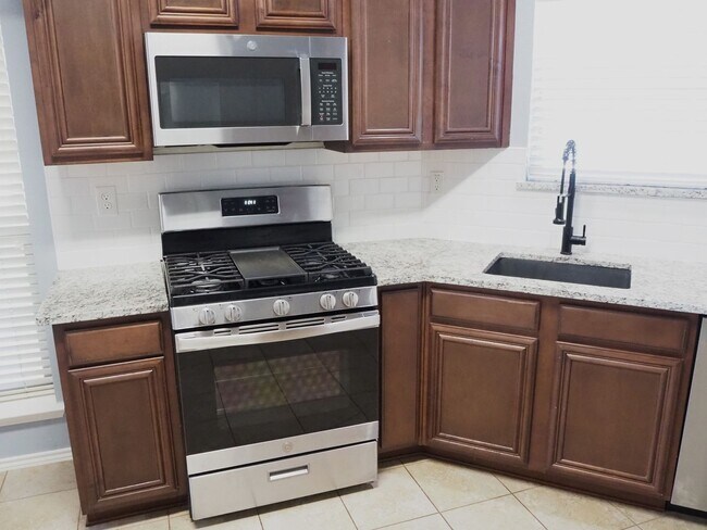 Building Photo - 3 Bed 2 Bath in Denton