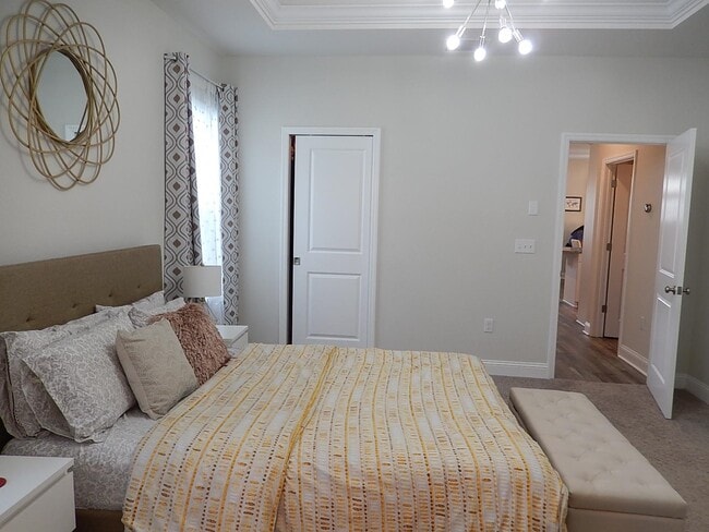 Building Photo - 2886 Fontana St