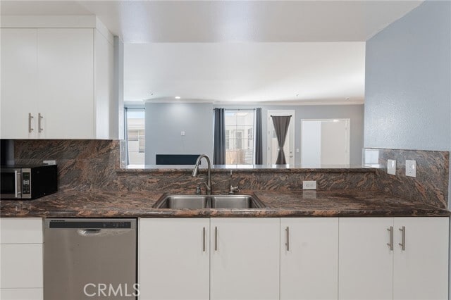 Building Photo - 5350 White Oak Ave