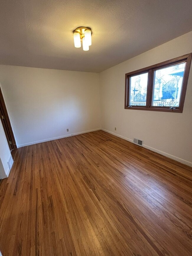 Building Photo - 5 BED | 3 BATH | CARPORT | WEST RAPID