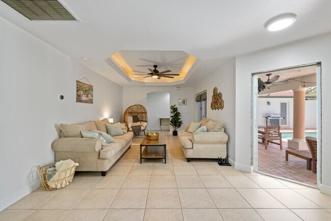 Building Photo - Pool Home for rent