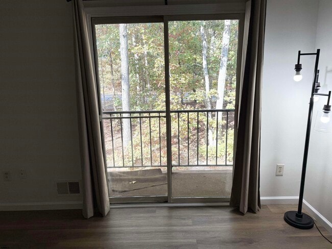 Building Photo - 11 Colonial Ct