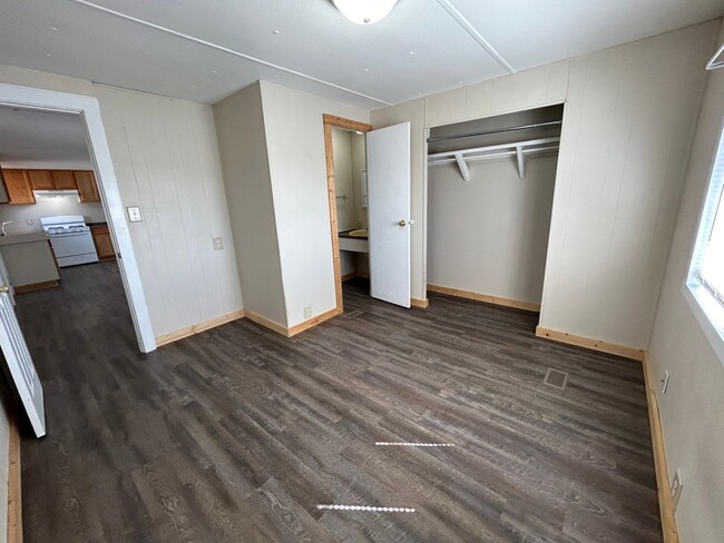 Building Photo - 3 Bed 1.5 Bath Fully Remodeled Mobile Home...