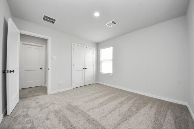Building Photo - 135 Alset Dr