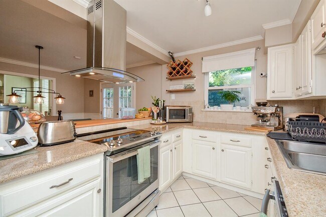 Building Photo - 2600 Nantucket Dr