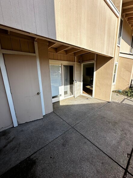 Building Photo - 3722 W Benjamin Holt Dr