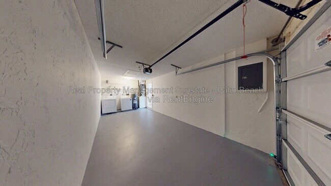 Building Photo - 5401 Pinnacle Ln
