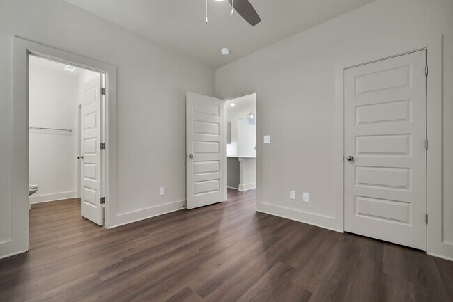 Building Photo - 1 Bedroom Cottage with Elevated Amenities!